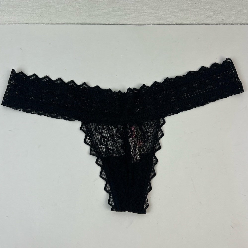 PINK Victoria’s Secret Black Lace Geometric Extra Low Rise Thong